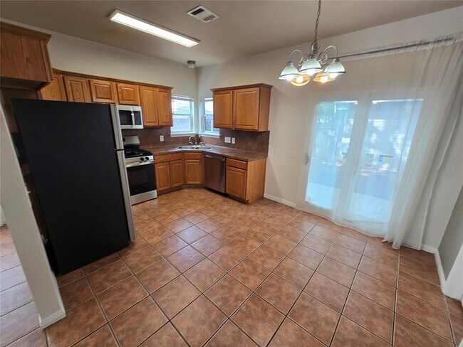 Building Photo - 1604 Singleton Ave