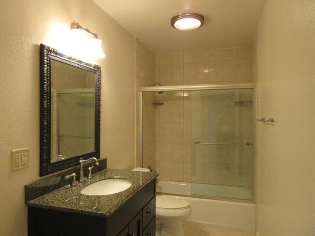 Building Photo - 615 Brookview Way