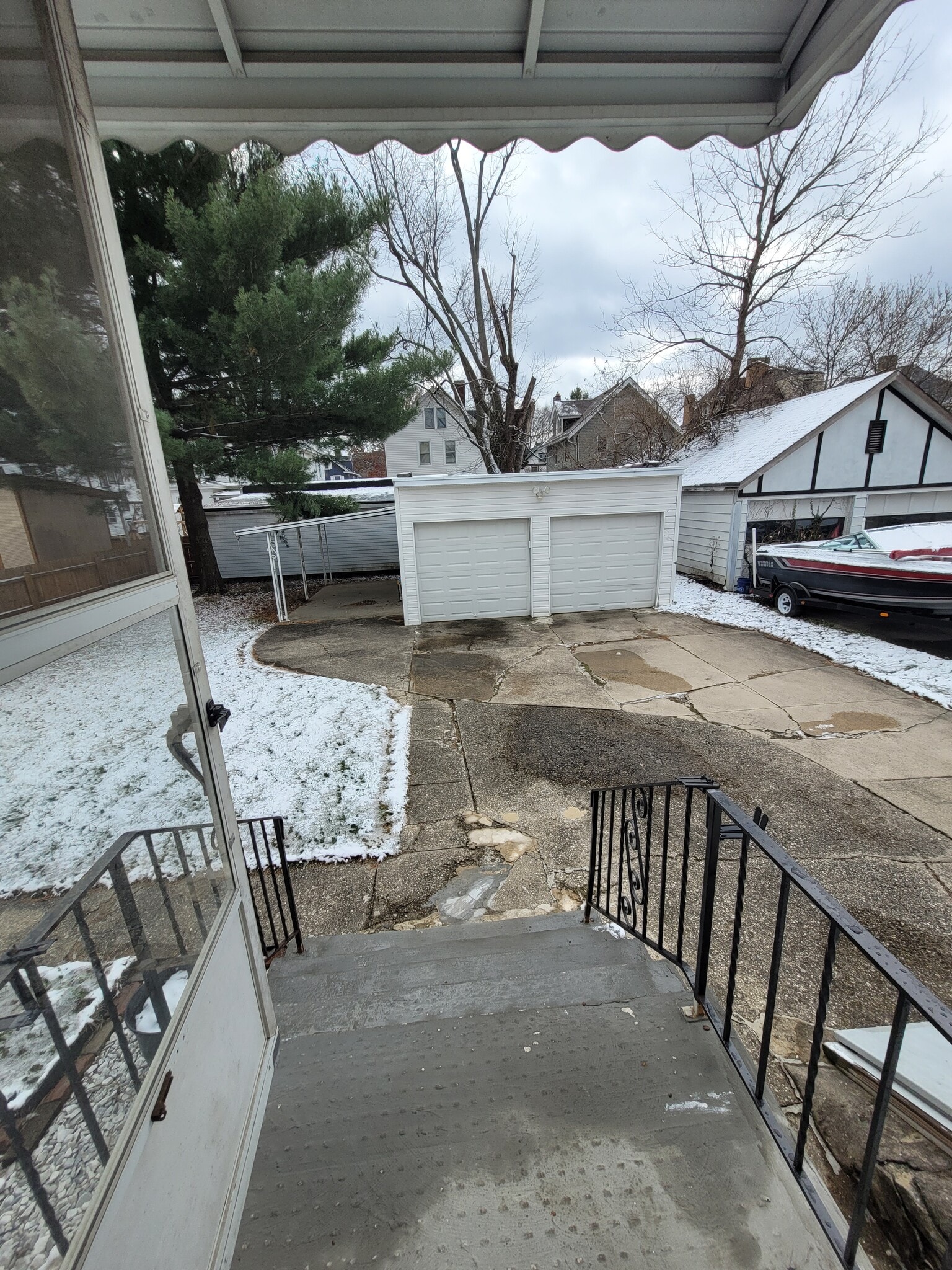 Backyard / Garage - 2029 Crown Ave