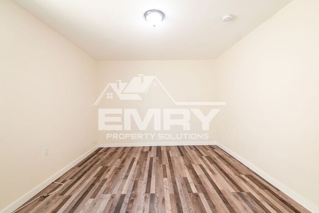 Building Photo - New 2 Bed 1 Bath Apartment in Long Beach C...