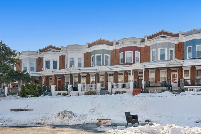 Building Photo - Charming 3-Bedroom with High Ceilings & Modern Updates