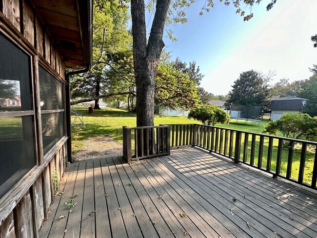 Building Photo - Beautiful large home for lease in Poplar B...