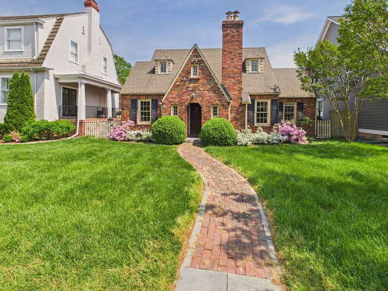 Primary Photo - 307 Lexington Rd