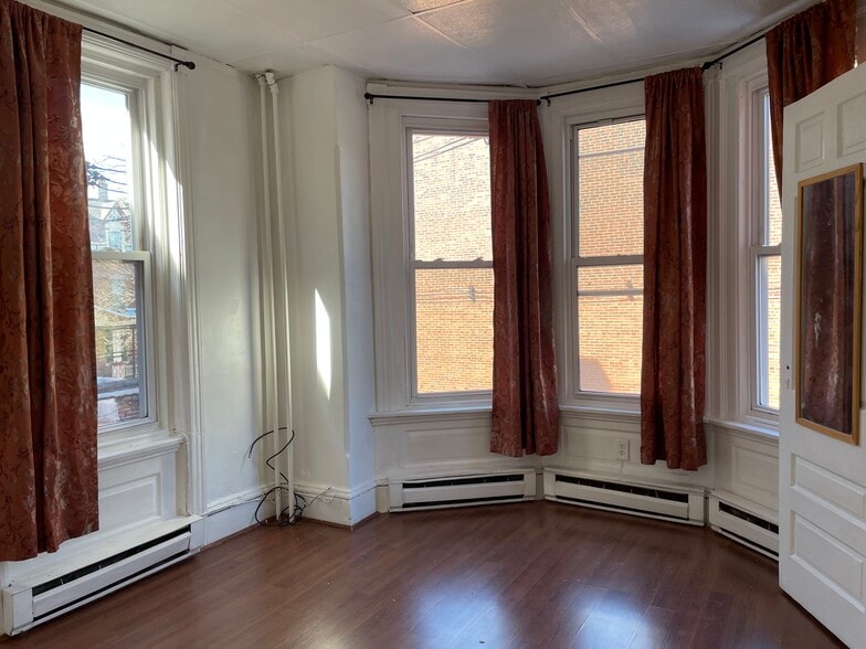 2nd bedroom - 4439 Spruce St