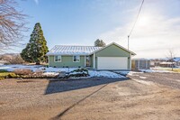 Building Photo - 6937 Lakeview Dr