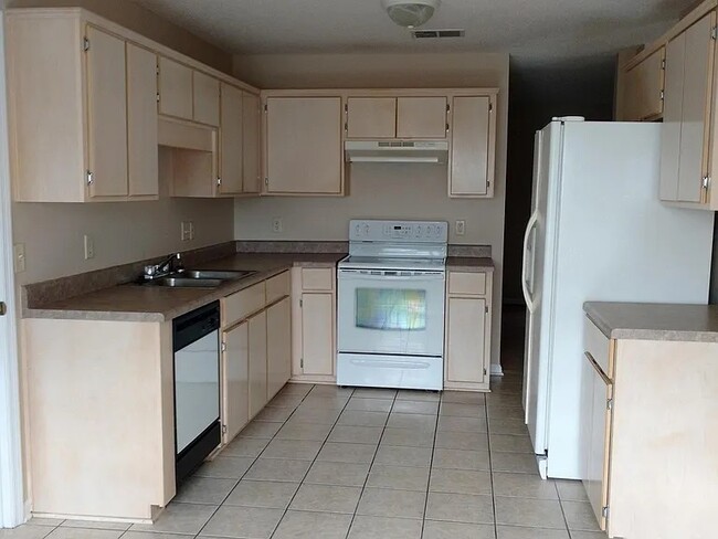 Building Photo - 96 W Daryl Dr