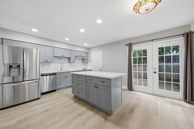 Building Photo - 9261 Westwood Village Dr