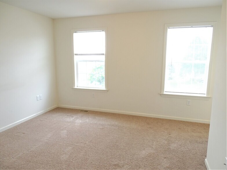 Building Photo - 641 Hamaker Rd
