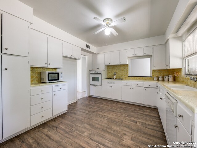 Building Photo - 600 Antler Dr