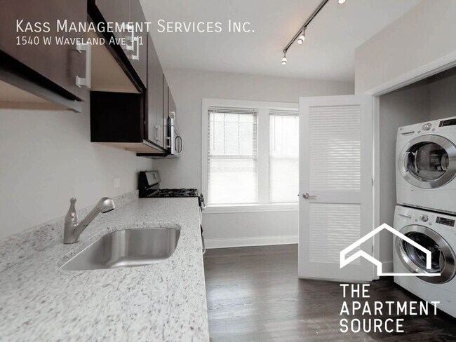 Building Photo - 1540 W Waveland Ave