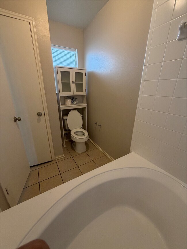 Building Photo - 7427 Briargate Dr