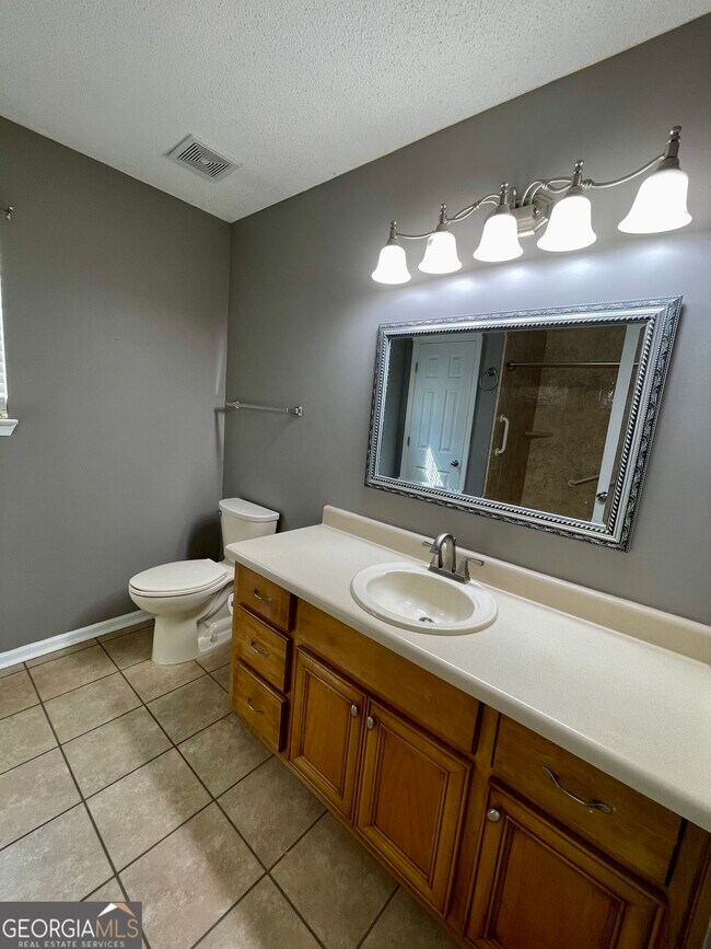 Building Photo - 207 Grand Ave