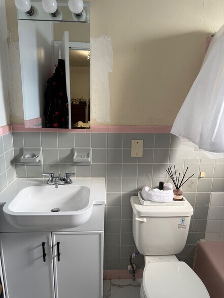 Building Photo - 4300 SW 67th Ave