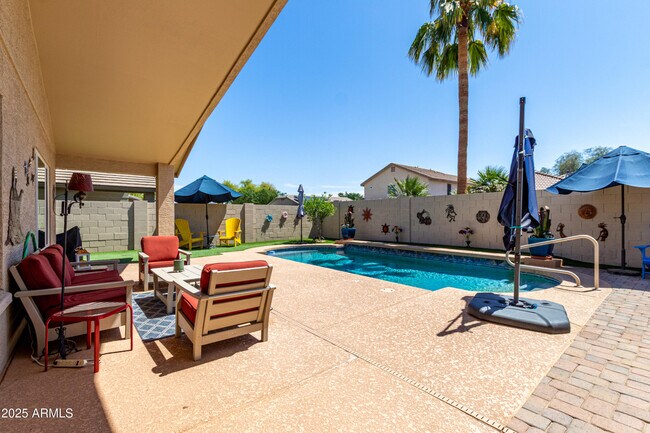 Building Photo - 16325 W Paradise Ln