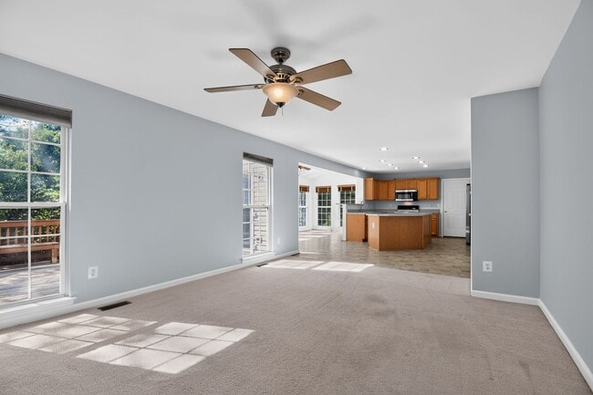 Building Photo - Meticulously maintained & spacious 4 Bd/2 full & 2 half bath home  Home in Dawson's Landing - Pet...