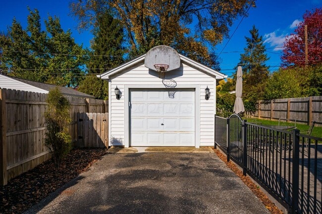 Building Photo - 190 E Dominion Blvd