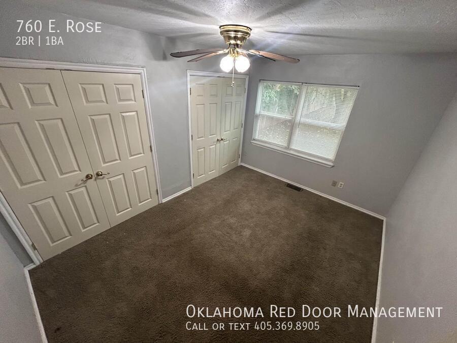 Building Photo - 760 E Rose Dr