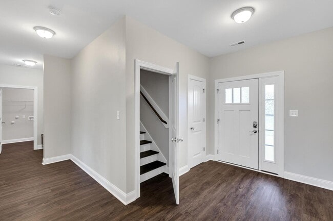 Building Photo - Large 4 bedroom home available now!