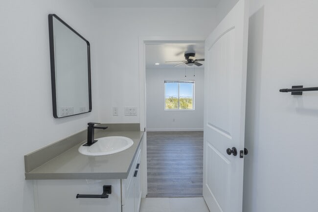 Building Photo - 6211 Poppy Blvd