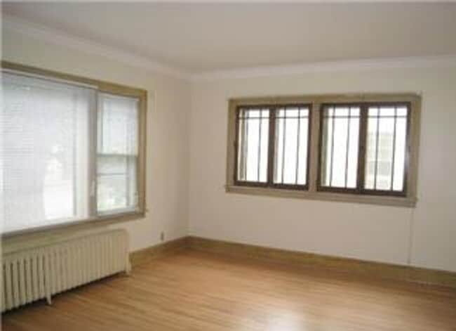 Building Photo - 4004 20th Ave S