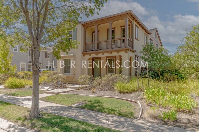 Building Photo - 521 S Altura Ct