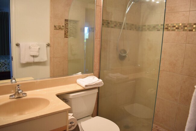 Building Photo - Maui Banyan 1 bd/2 bath furnished unit. FIRST MONTH FREE WITH QUALIFIED APPLICANT.
