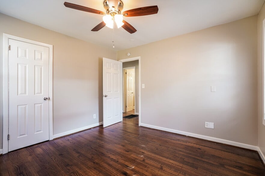 Building Photo - 1340 5th Pl NW