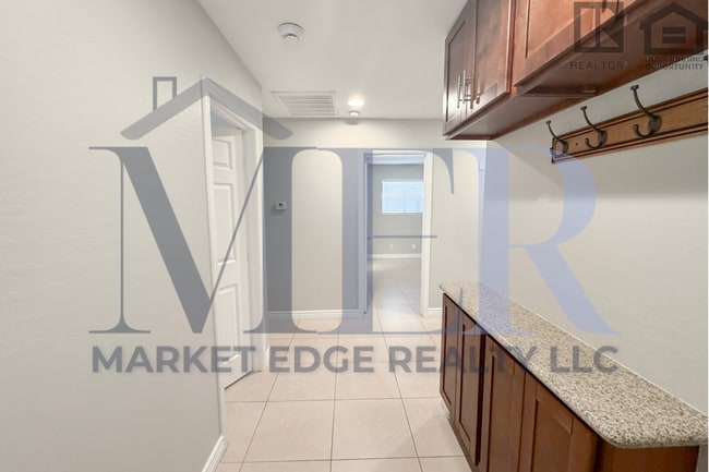 Building Photo - 5Bed/5Bath House at University Dr/Priest Dr! Move-In Ready on 05/07/2026! - 4 CAR CARPORT! NO HOA!