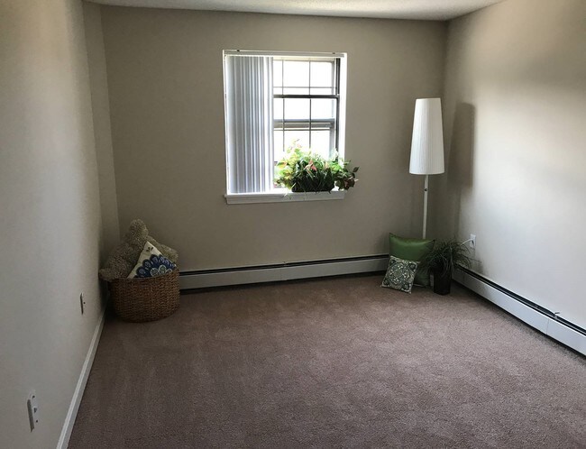 Building Photo - Brookstone Manor