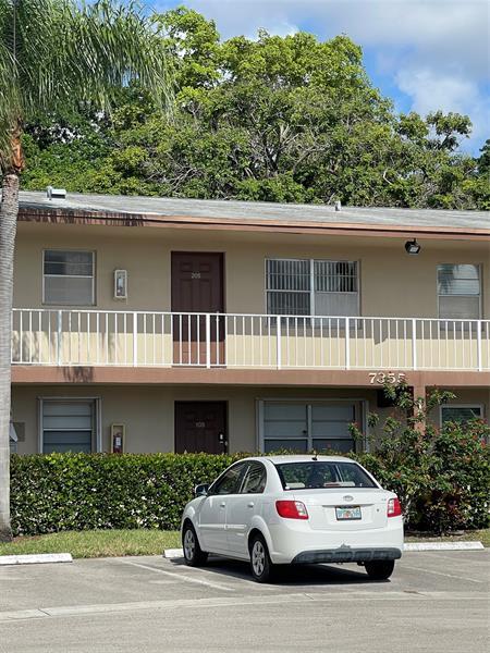 Building Photo - 7355 NW 5th Pl