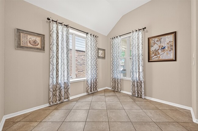 Building Photo - 24527 Royal Pike Dr