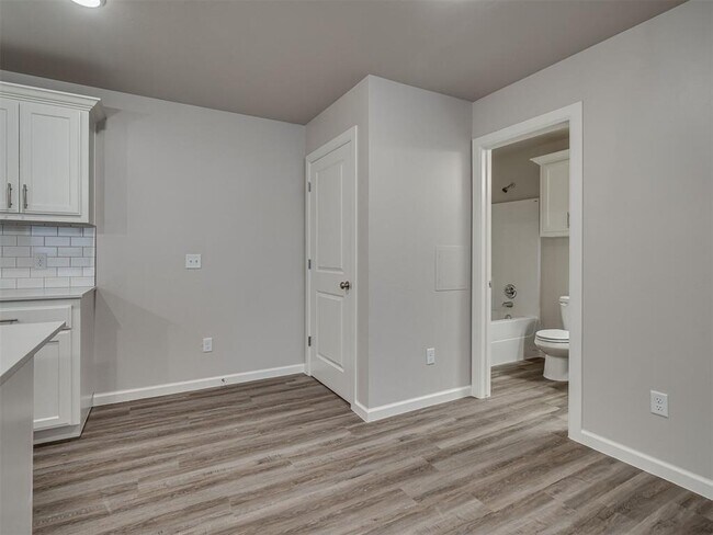 Building Photo - 4326 NE 119th St