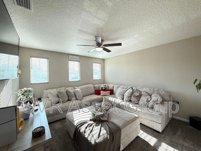 Building Photo - 1116 Persimmon Dr