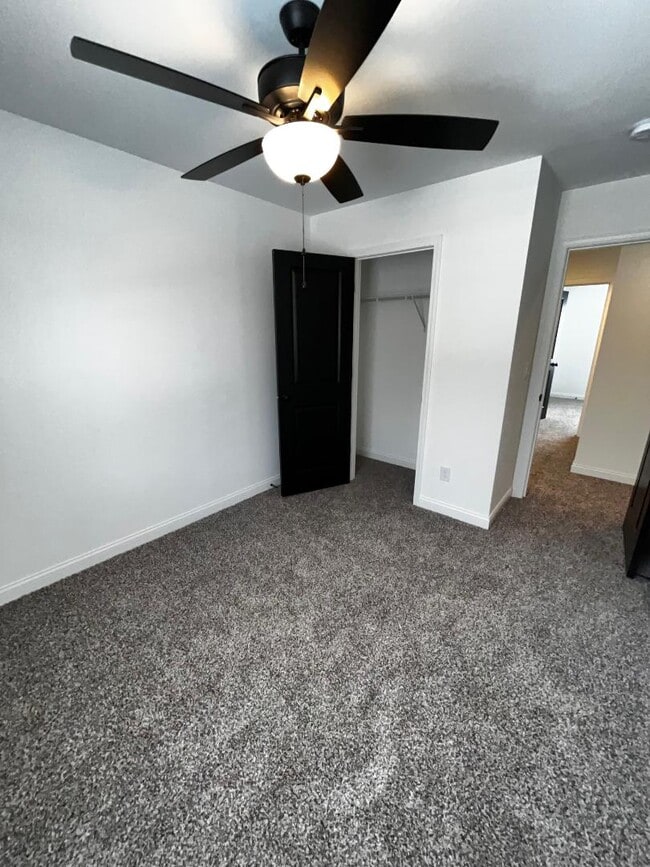 Building Photo - 2065 Aster Dr
