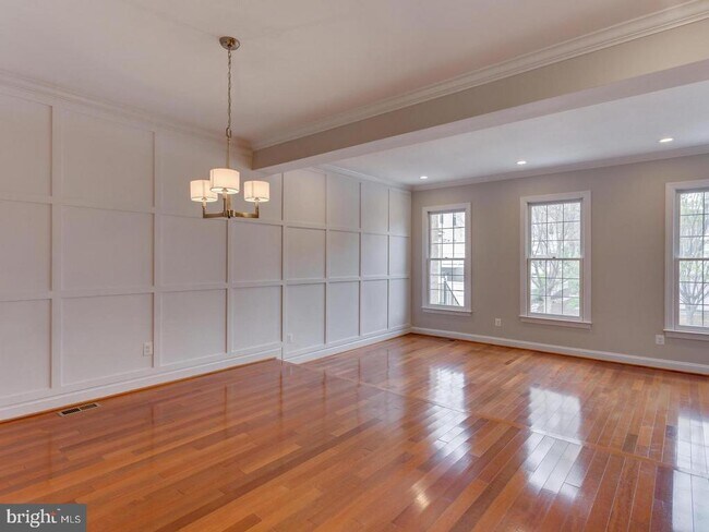 Building Photo - 9421 Van Arsdale Dr