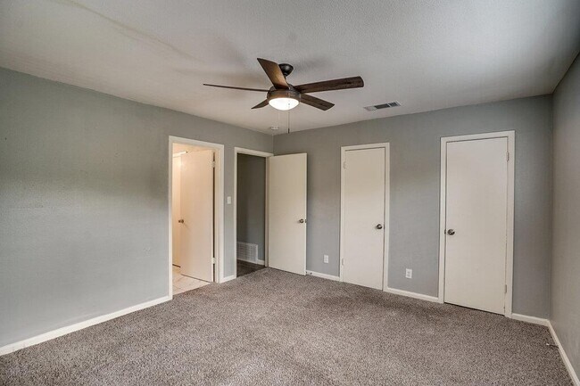 Building Photo - 304 John N Garner Cir