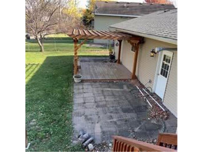 Building Photo - 515 1st St N