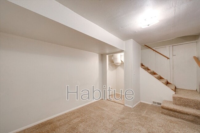 Building Photo - 1405 N 11th St