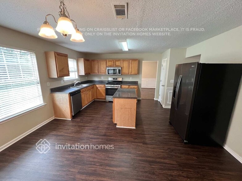 Building Photo - 1457 St George Pl