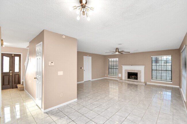 Building Photo - 8723 Rocky Valley Dr