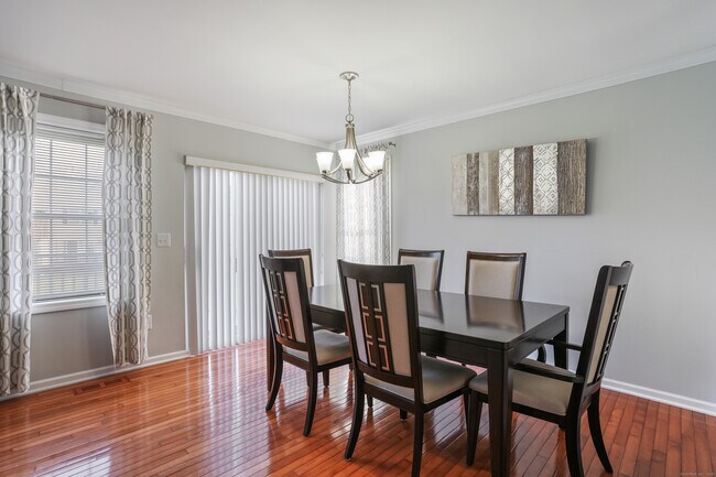 Building Photo - 1406 Pinnacle Way