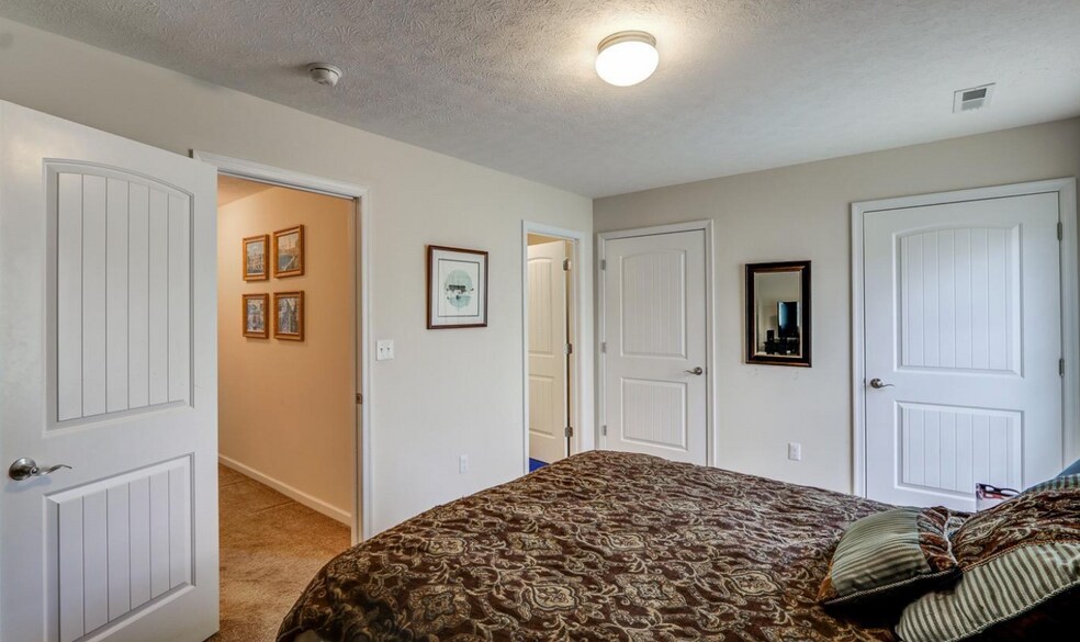 Building Photo - 27 Gloucester Dr