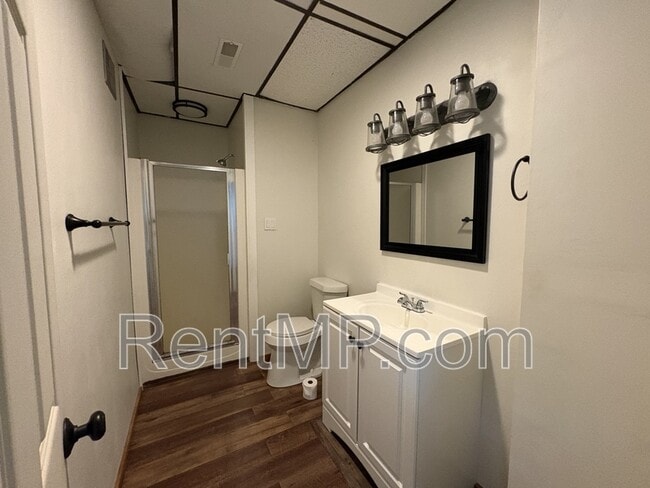 Building Photo - 931 S Fancher Ave