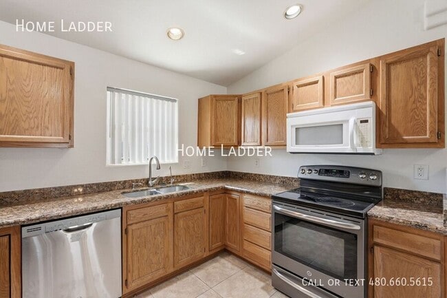 Building Photo - 10452 W Arivaca Dr