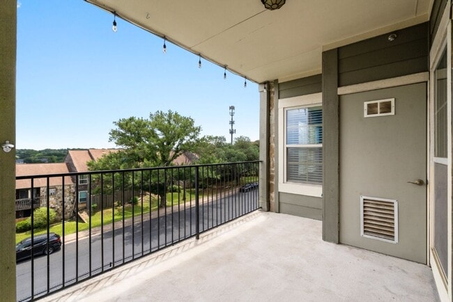 Building Photo - 6810 Deatonhill Dr