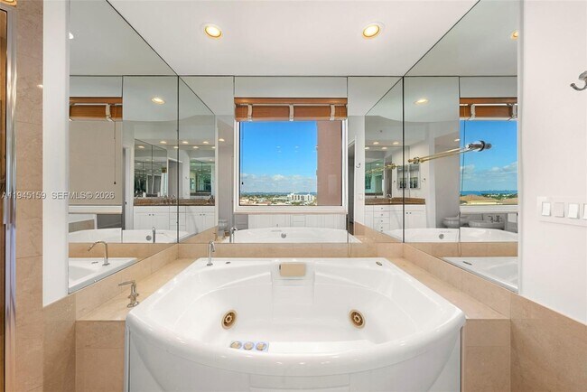 Building Photo - 789 Crandon Blvd