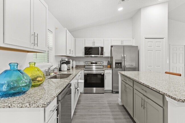 Building Photo - 5797 NW Coosa Dr