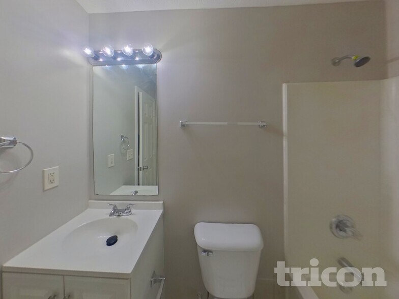 Building Photo - 5813 Wellborn Creek Dr