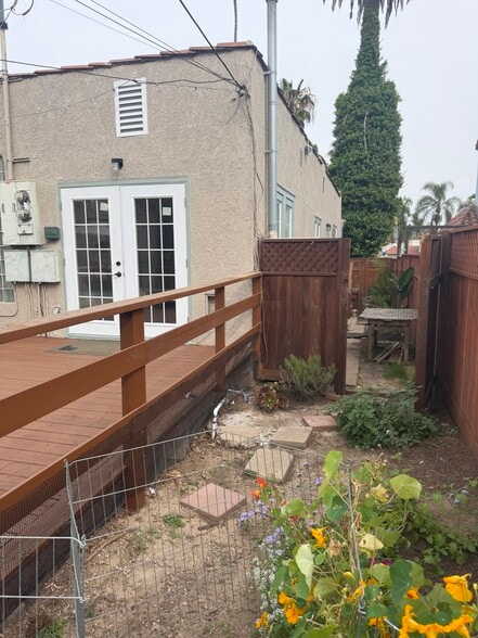 side yard - 1063 S Citrus Ave