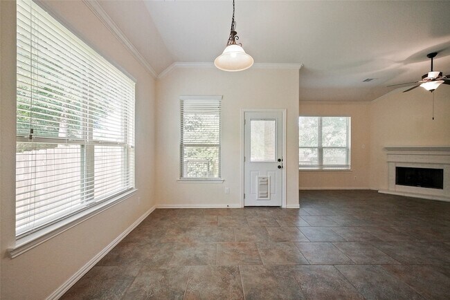 Building Photo - 126 Springshed Pl